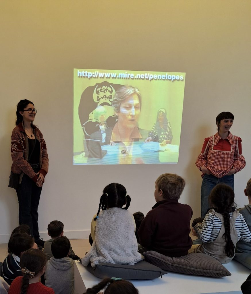 visite avec les élèves de maternelles dans l'exposition Magnanrama